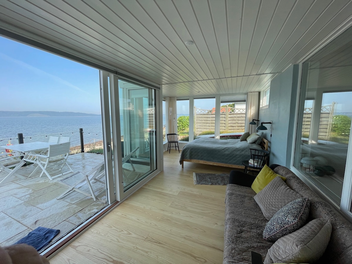 Chumba cha kulala kilicho wazi kuhusiana na sebule