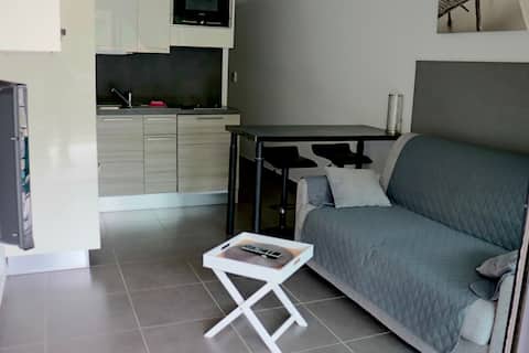 Top performing Airbnb: studio5 in new building, feet in the water in Propriano