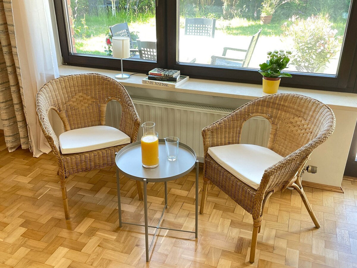 Popular Airbnb listing: Messenah: 2-room private apartment! in Unterrath