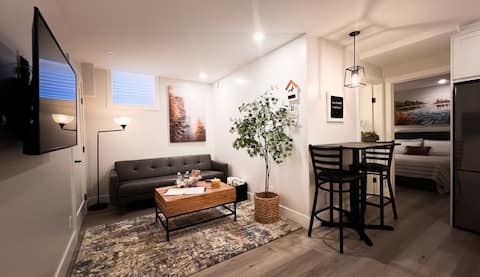 Top Airbnb: 1-Bedroom ,Apartment -Short Term Rental in Thunder Bay
