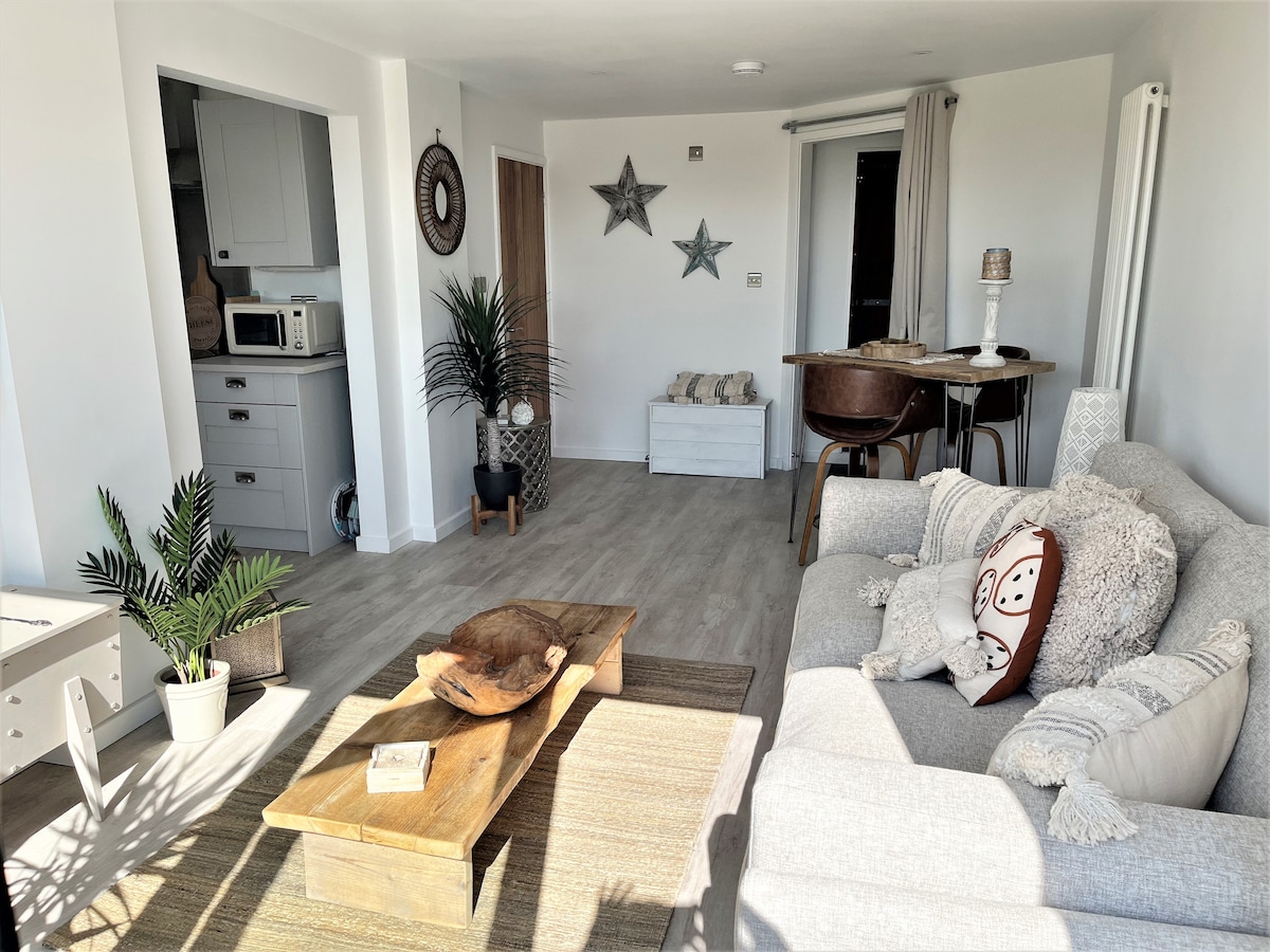 Top performing Airbnb: Luxury holiday home & hot tub in North Devon in Woolfardisworthy