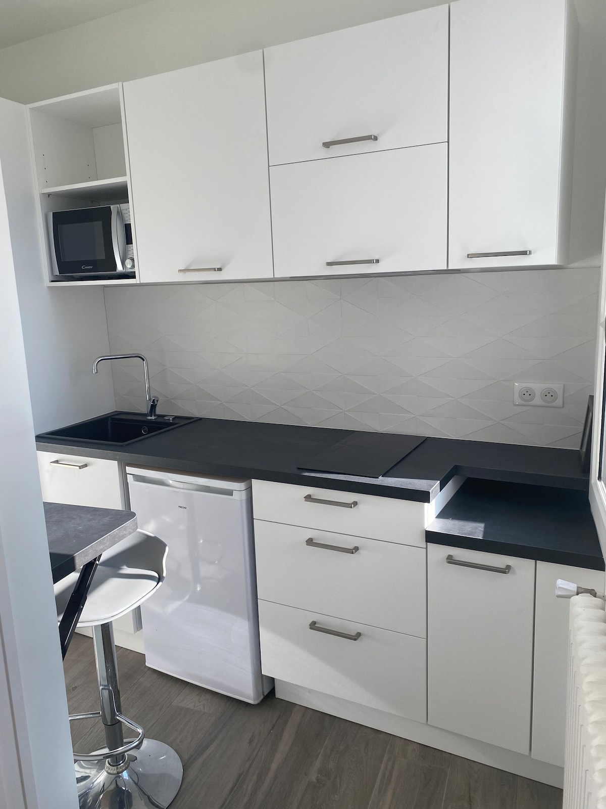 Popular Airbnb listing: Cozy St Charles apartment – walking distance – surfing beaches in Biarritz