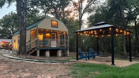 Woodsy Cove Cabins - Cabin 1