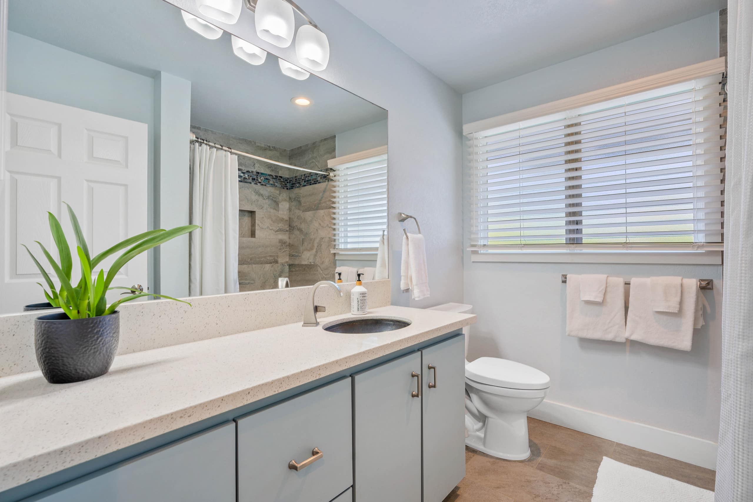 Home in Princeville · ★4.94 · 4 bedrooms · 5 beds · 3.5 baths - Image 21