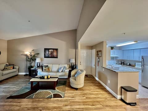 Popular Airbnb listing: Lovely Condo minutes from beach & King bed in Clearwater