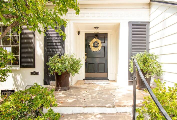 Entire home near UCLA! gallery image 5