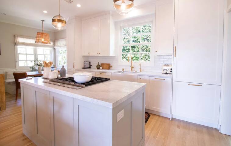 Entire home near UCLA! gallery image 4