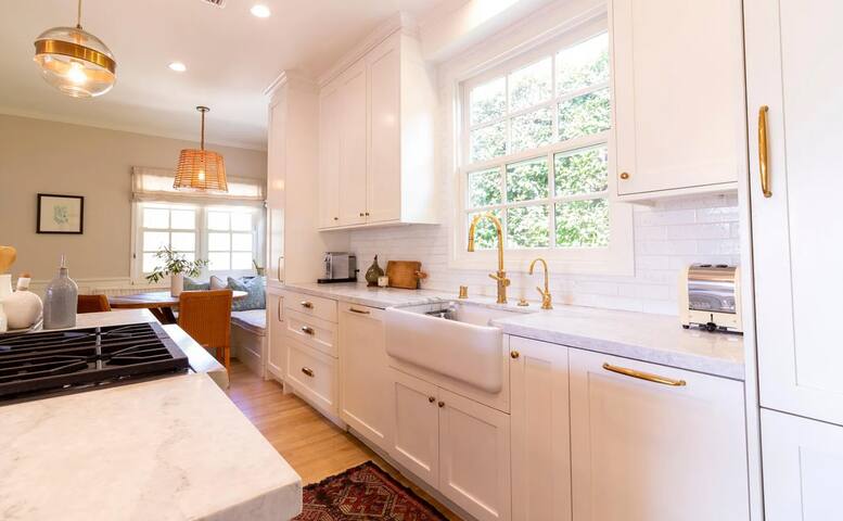 Entire home near UCLA! gallery image 3