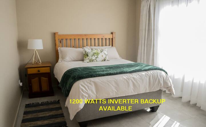 อบอุ่นสะดวกสบายและกว้างขวางห้องนอน 1