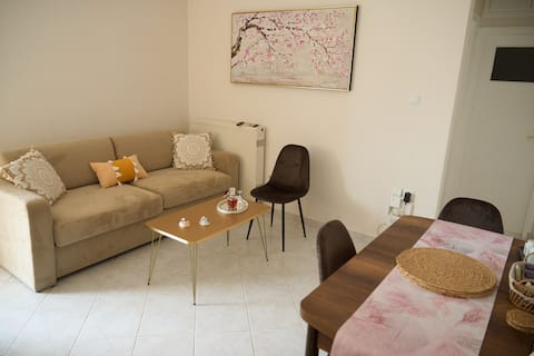 Top performing Airbnb: Georgia's Comfort city center apartment in Δήμος Τρίπολης