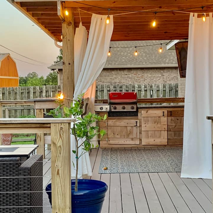Coastal Getaway-farmhouse Charm- Owa Less Than 1m - Foley, AL