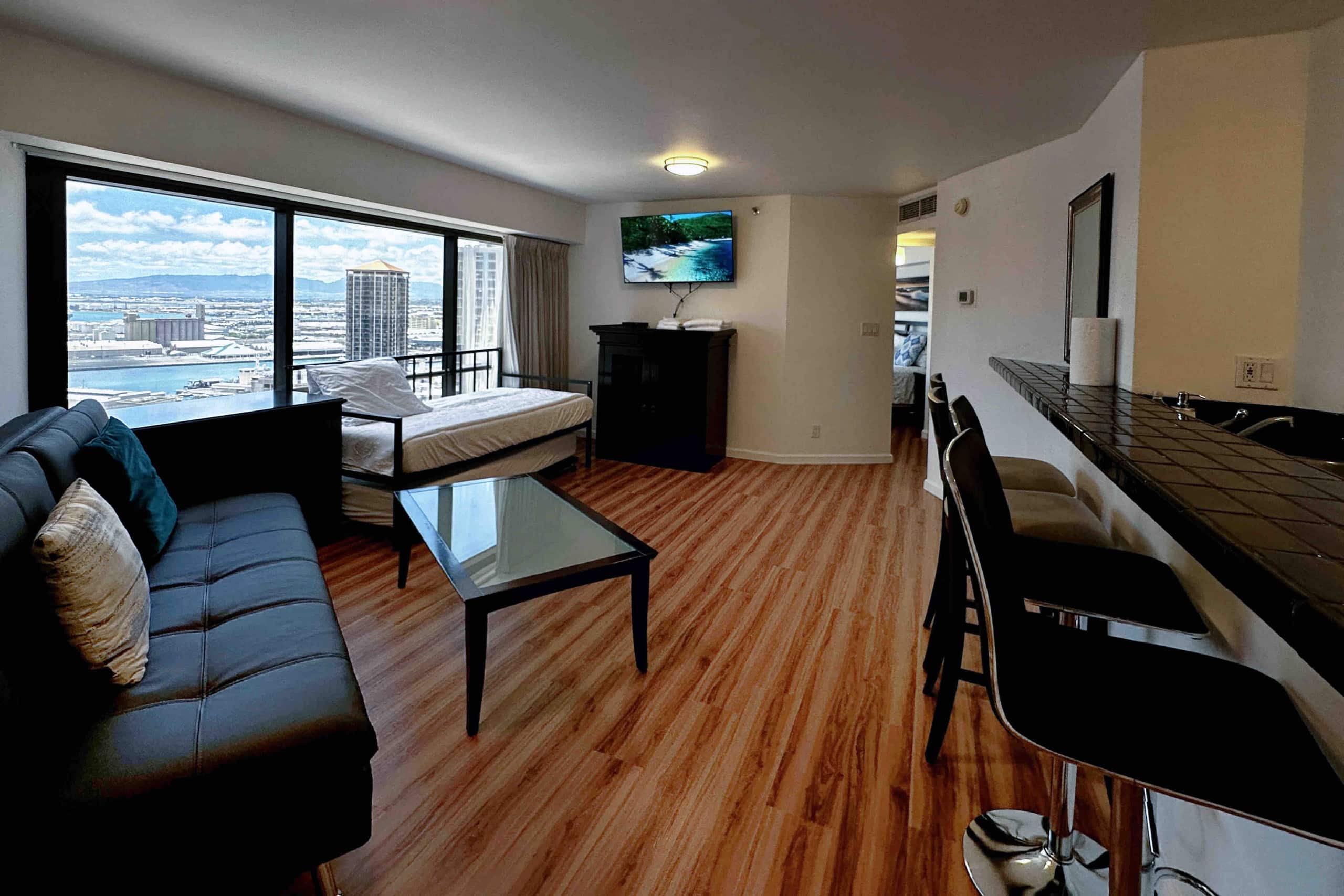 Condo in Honolulu · ★4.81 · 1 bedroom · 4 beds · 1 bath - Image 3