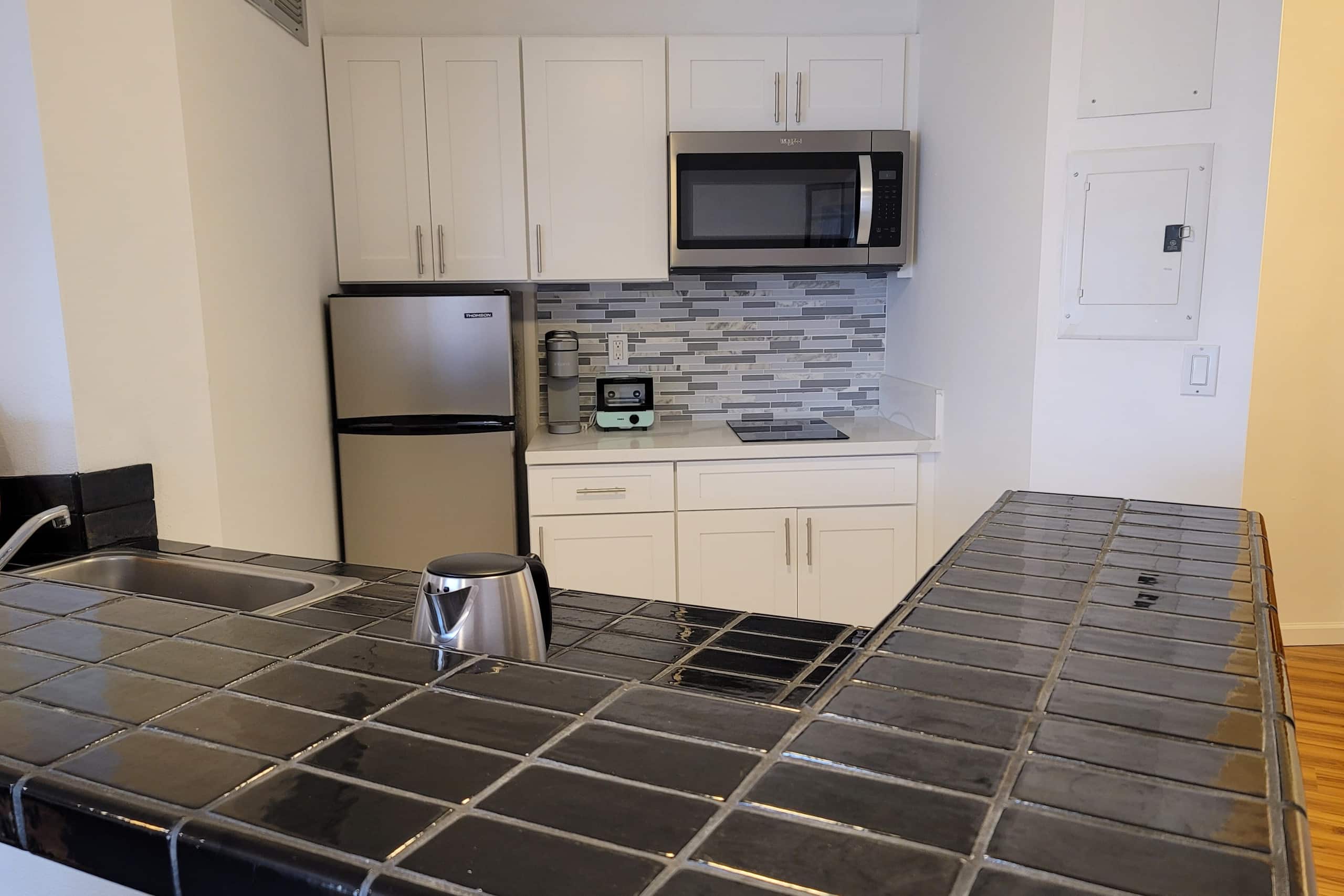 Condo in Honolulu · ★4.81 · 1 bedroom · 4 beds · 1 bath - Image 4