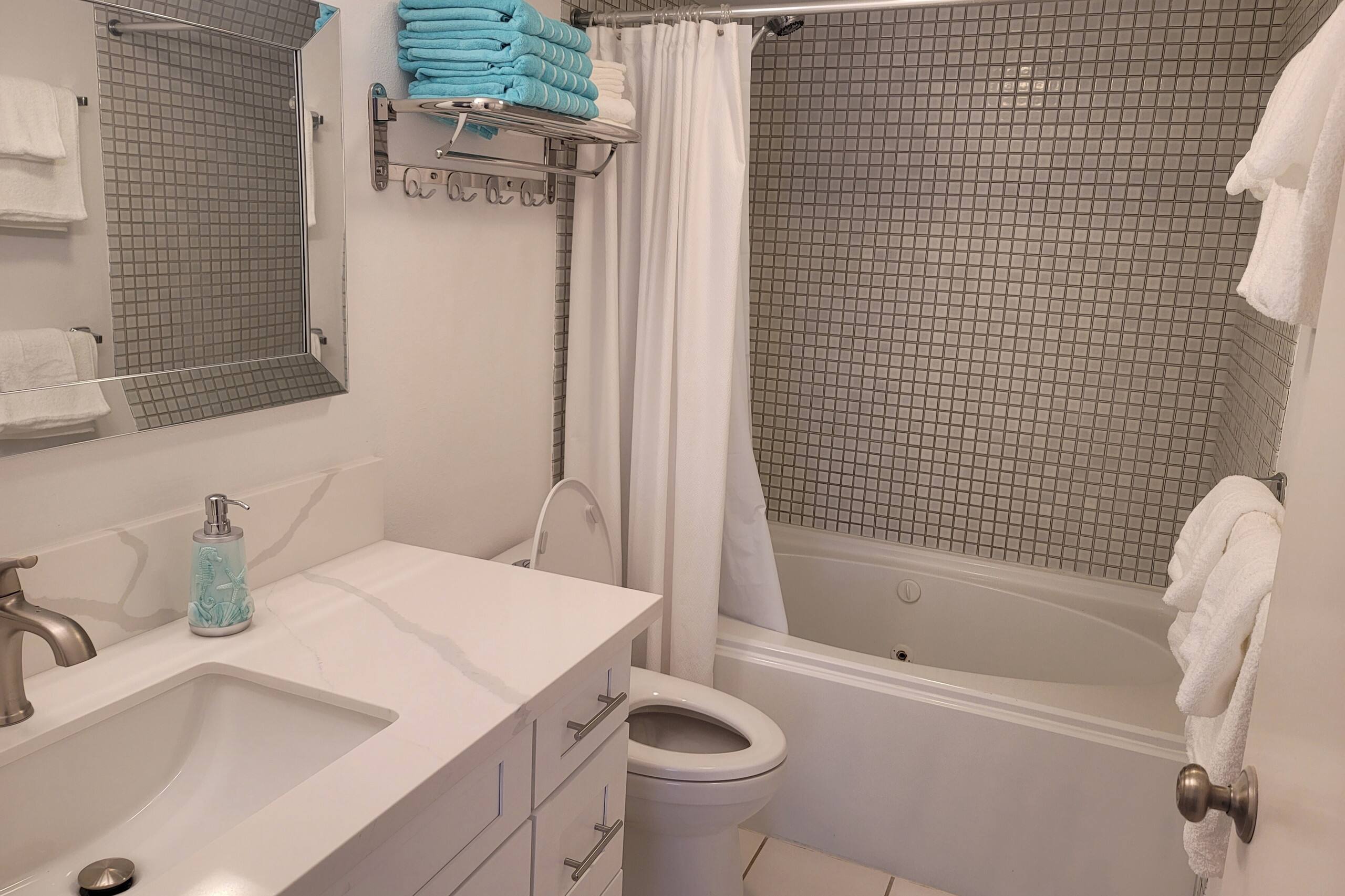 Condo in Honolulu · ★4.81 · 1 bedroom · 4 beds · 1 bath - Image 9