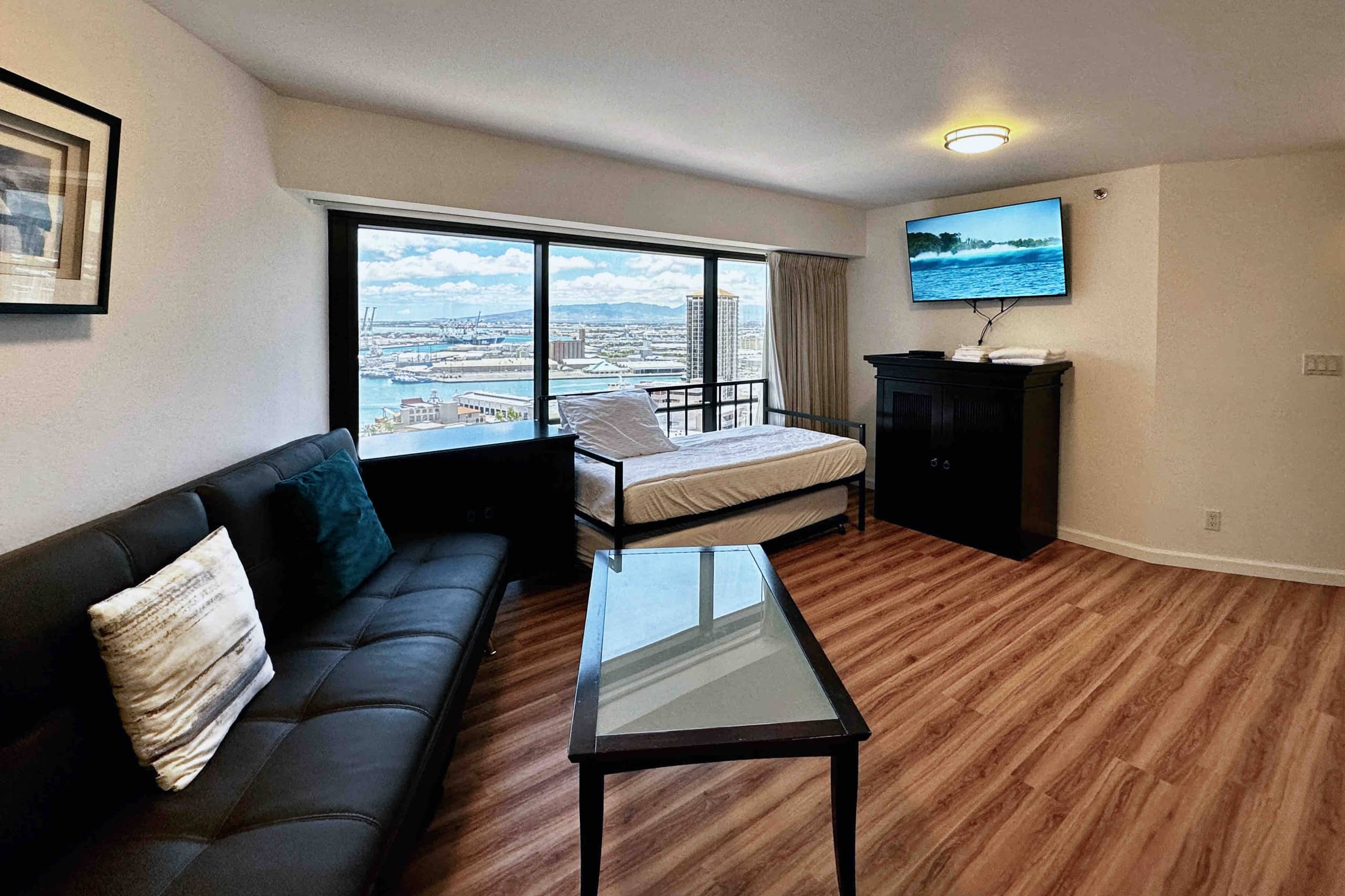 Condo in Honolulu · ★4.81 · 1 bedroom · 4 beds · 1 bath - Image 2