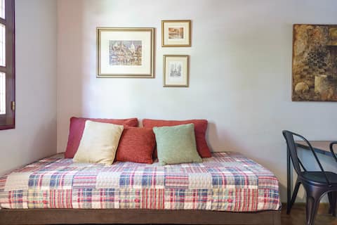 Popular Airbnb listing: Quiet duplex with air conditioning and parking in Mendoza