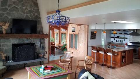 Lake View w/Pool, HotTub, & Fast Wi-Fi