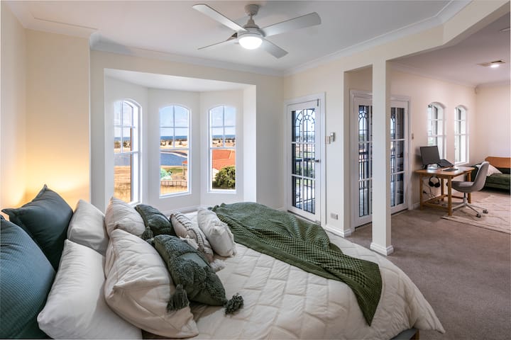 Ludere - Gold & Ocean Views - 5 Bedroom 4 Bath