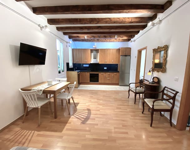 !Luxury Ramblas Waterfront Stay! gallery image 4