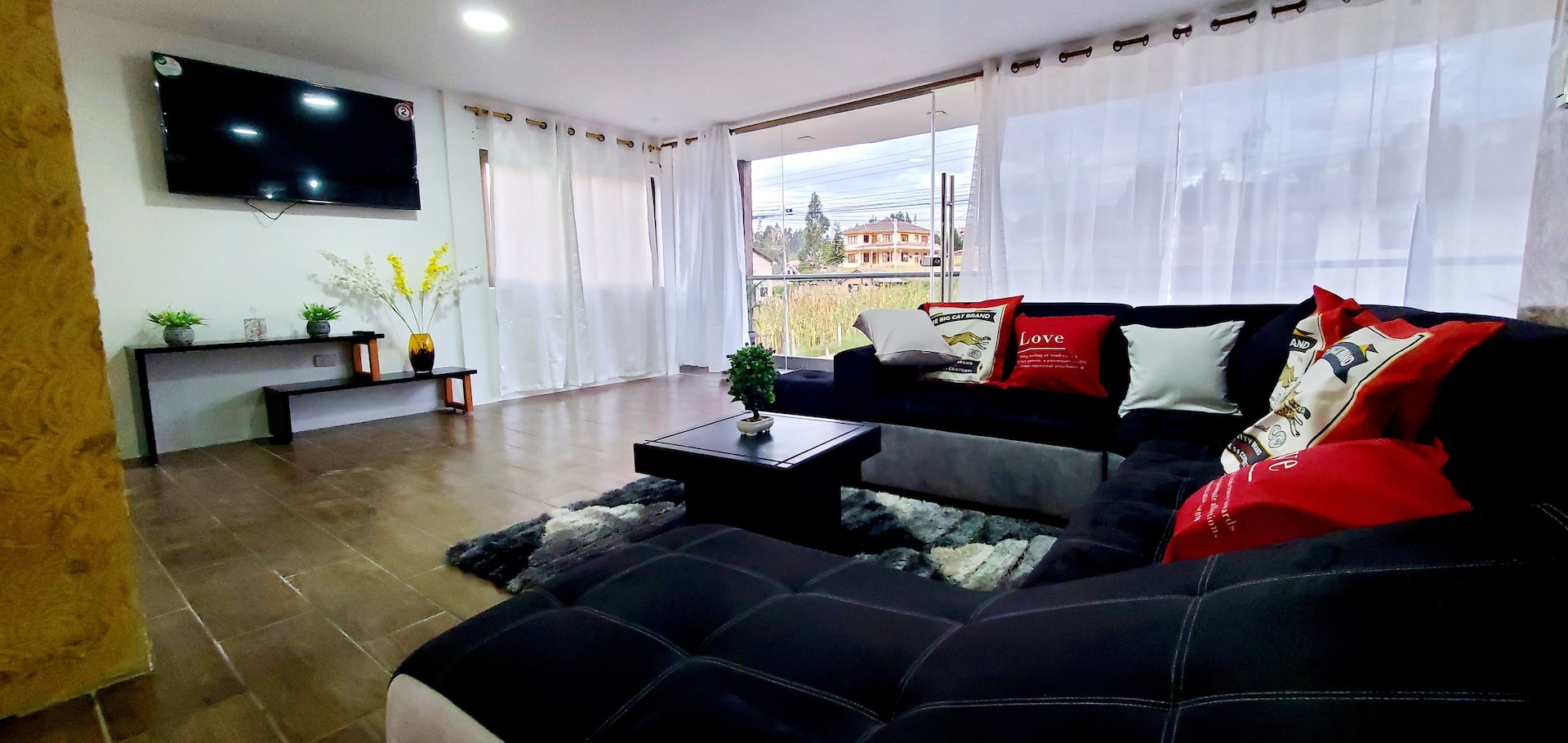 Modern and Spacious Apartment