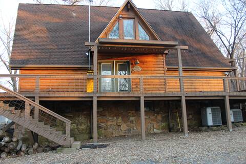 Majestic Log Cabin, Lake View