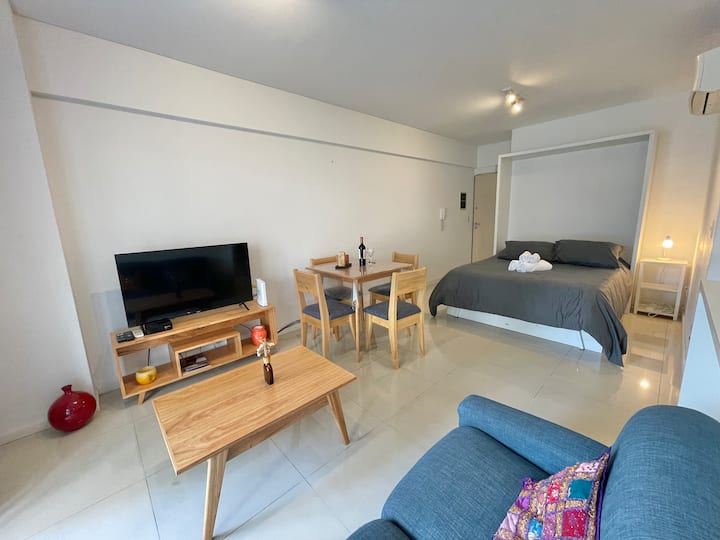 Studio apartment with balcony in Recoleta