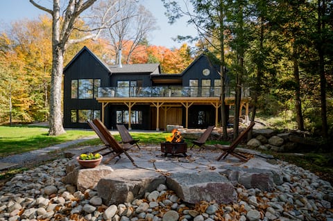 Luxury Lake House in Haliburton