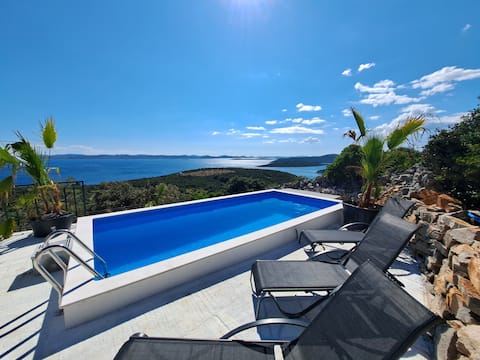 Popular Airbnb listing: Villa Palms Kornati in Općina Tkon