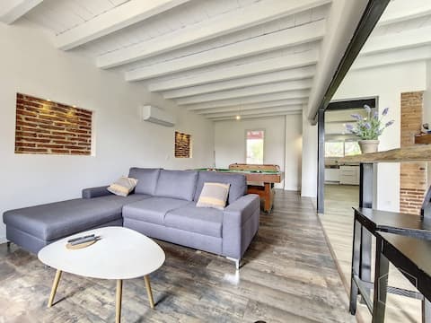 House between lakes and ocean