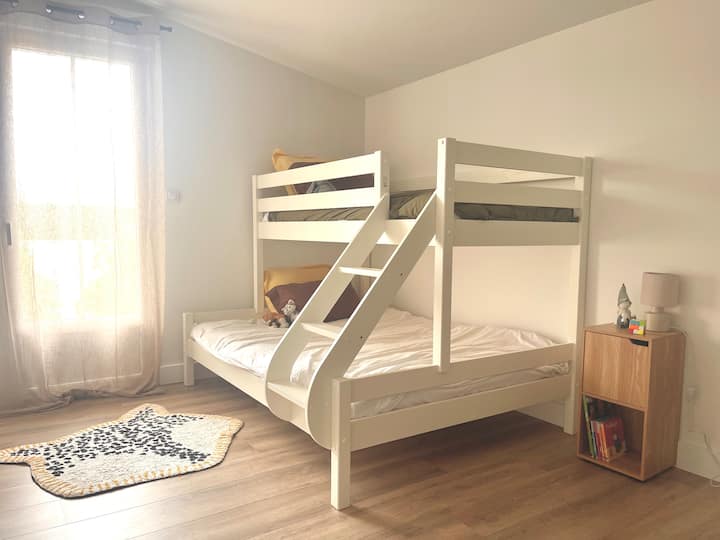 Camera per bambini con letto a castello 1x 140cm e 1x 90cm