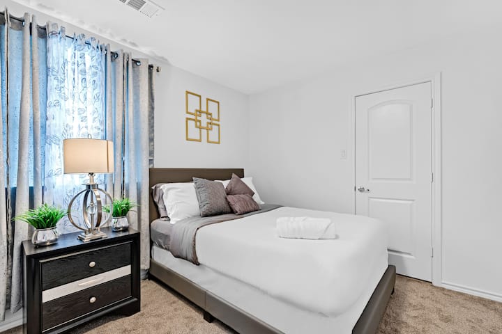 Upstairs bedroom with 2 double beds (view of one of the bed )with 58-inch TV, Netflix, and Directv included. 