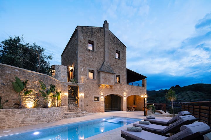 Kotinos Villa with pool and privacy
