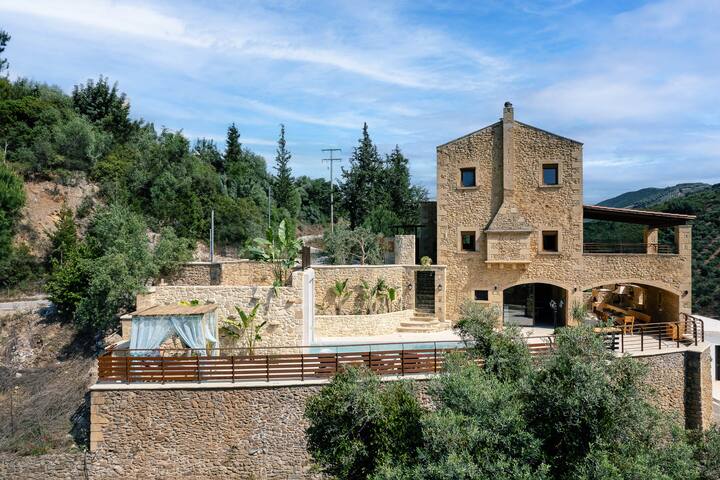 Kotinos Villa with pool and privacy gallery image 2