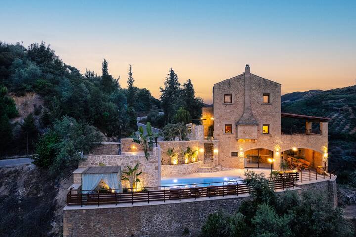 Kotinos Villa with pool and privacy gallery image 3