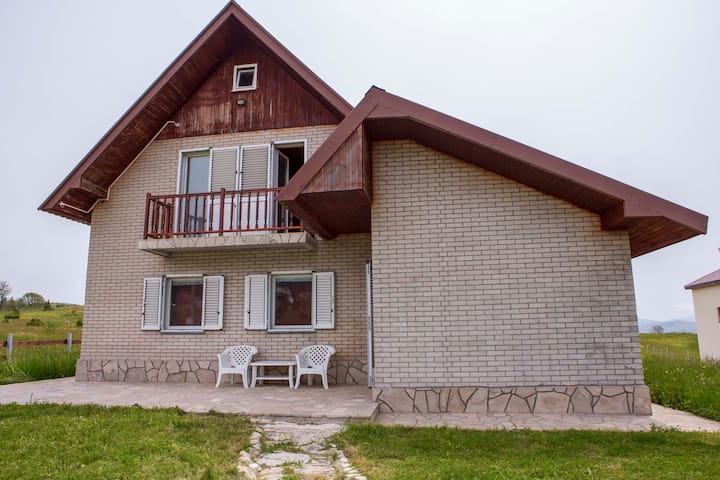 Moticki Gaj 3-bdr House - Montenegro