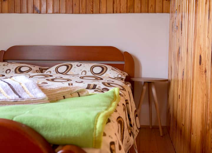 ห้องนอนที่สองยังมีเตียงคู่