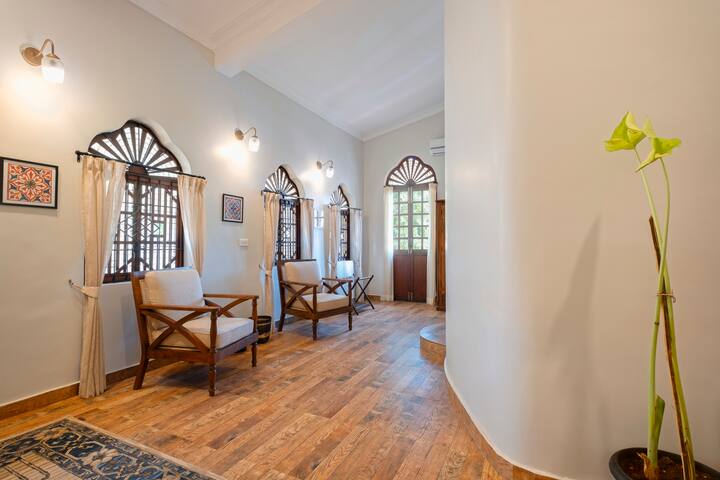 Living room image 7