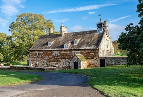 Private Croxton Estate | Sleeps 32 |