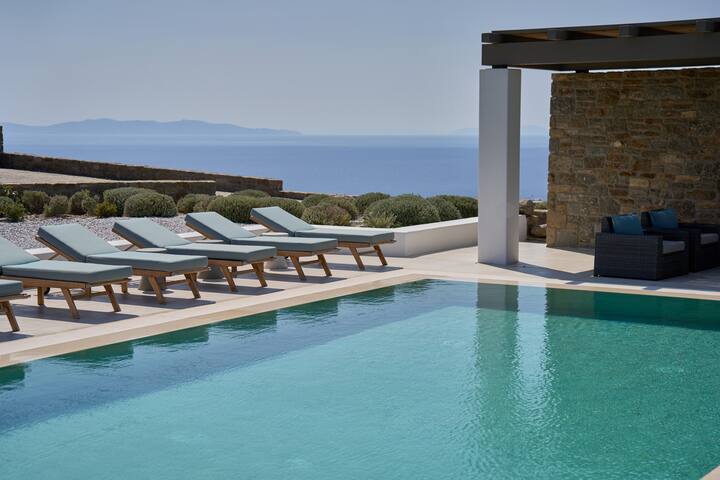 Luxury Villa Sapphire | 8′ to Town |near CavoTagoo gallery image 3