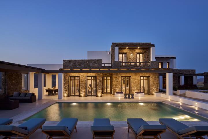 Luxury Villa Sapphire | 8′ to Town |near CavoTagoo gallery image 5