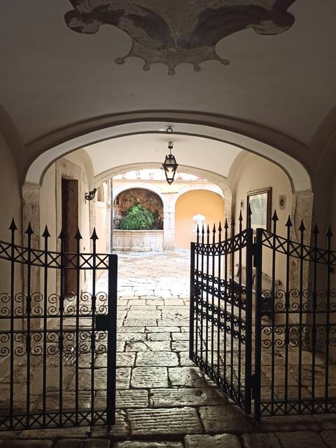Rooms in the old courtyard