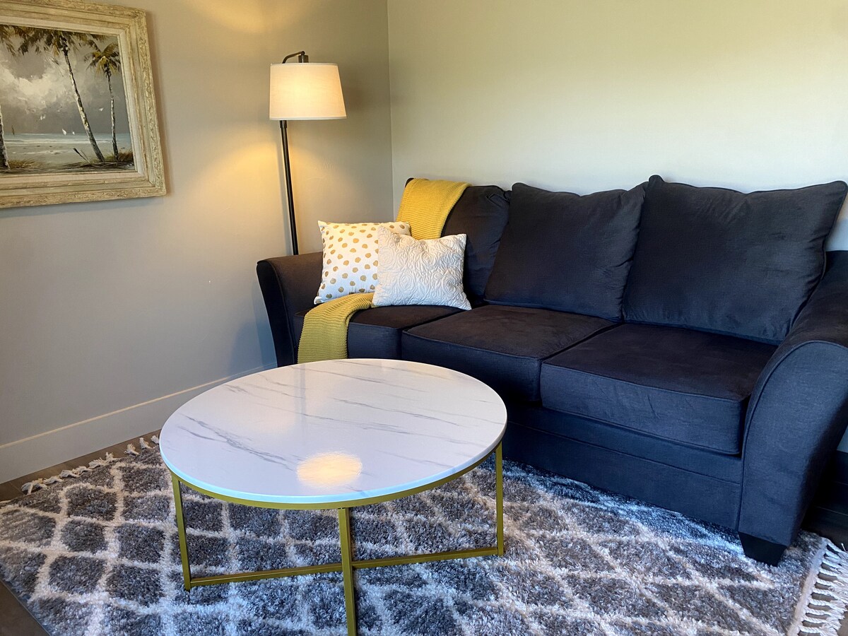 Segundo dormitorio con sofá cama tamaño queen.