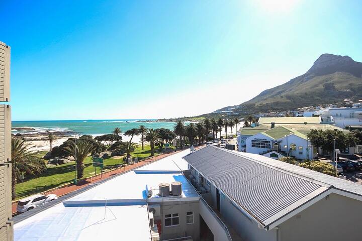 2 Bedroom Sea View-Beach Views apartment