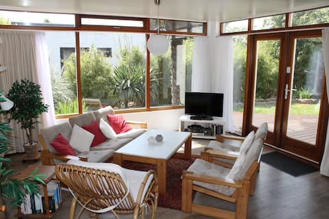 Popular Airbnb listing: Bungalow de Zonne Greetings in Wijk 07 Duinzoom
