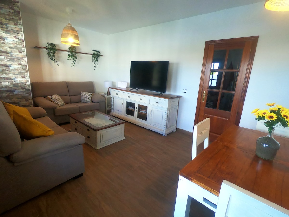 Popular Airbnb listing: Villa Joy, heated pool, BBQ, Prime video in Yaiza