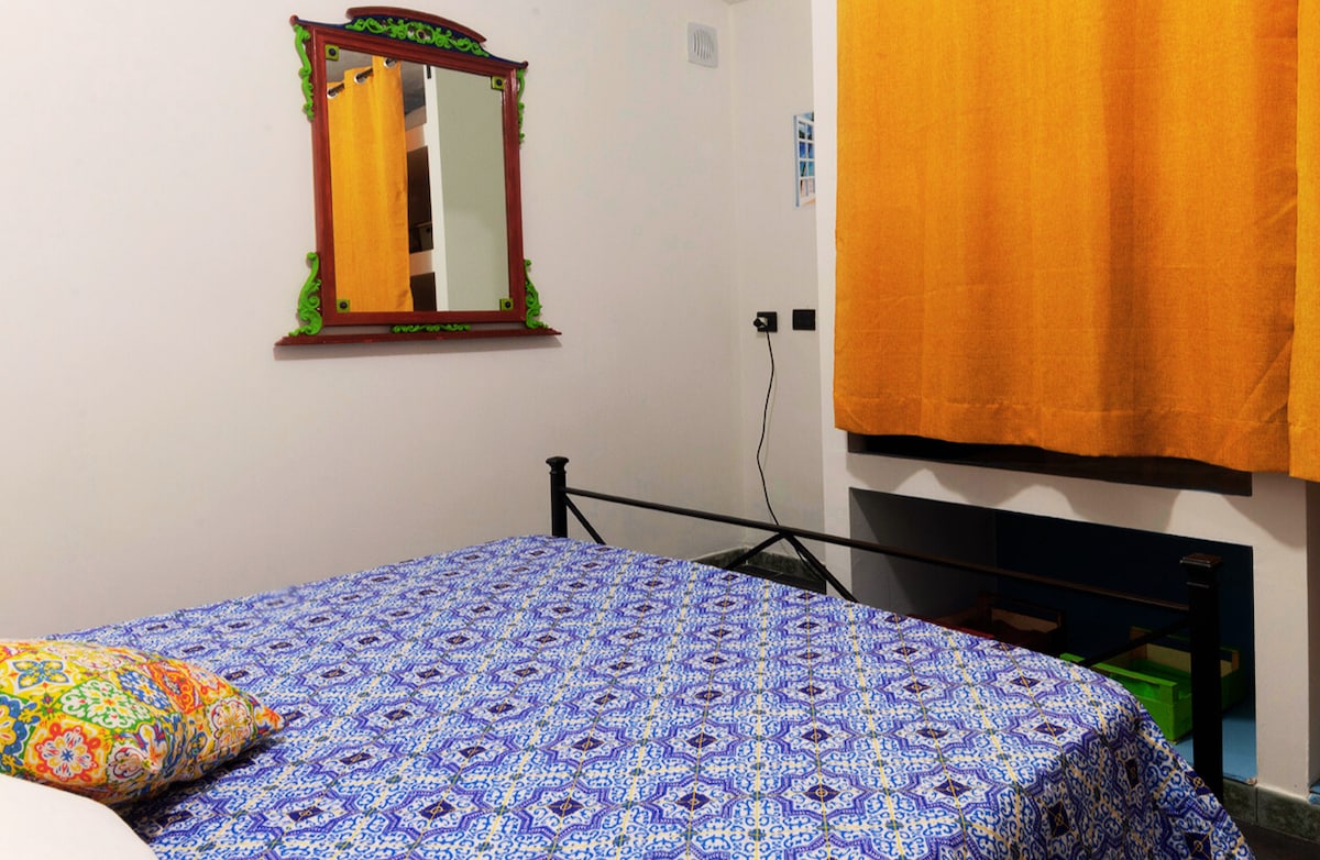 ¿Qué puede ser mejor que una bonita cama suave y cómoda después de un largo día como turista? Casetta @ Liandro te ofrece una habitación tranquila y fresca. 