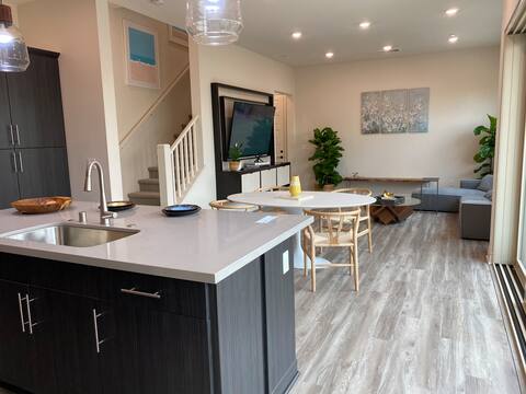 Irvine 4BR villa safe 4-bedroom four-bedroom 4-bathroom 4-bath family home An