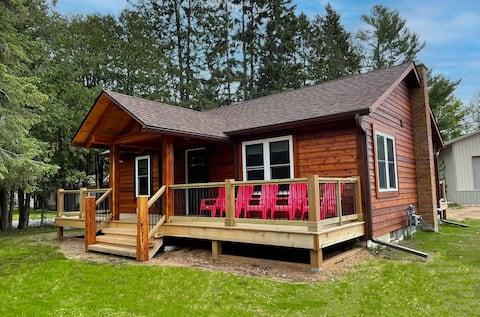 Minocqua Cedar Chalet - Close to Downtown Minocqua