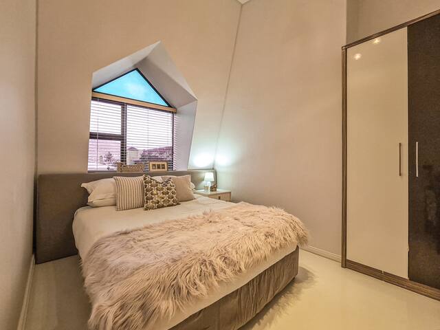 Mermaids Rest on the Beachfront gallery image 5