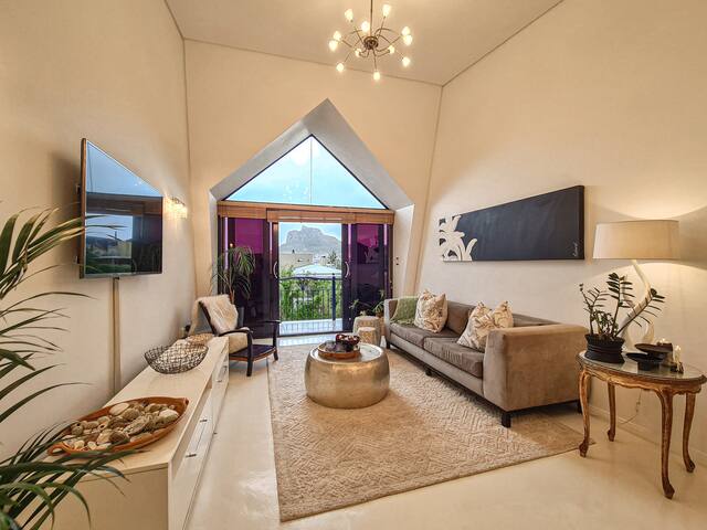 Mermaids Rest on the Beachfront gallery image 2